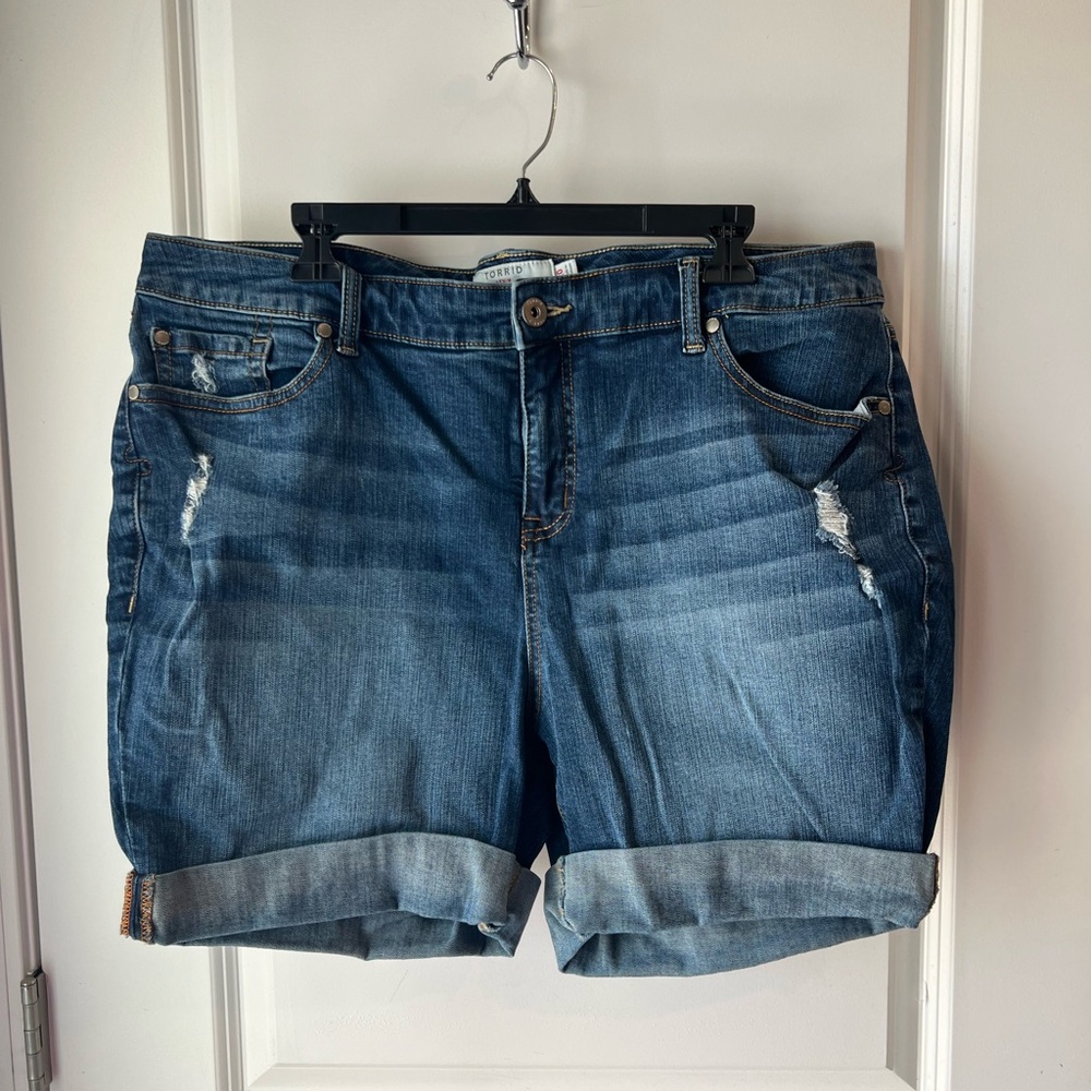 torrid Distressed Roll-Cuff Denim Shorts - Blue size 20